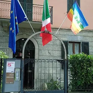 Gira Casa de hóspedes Como